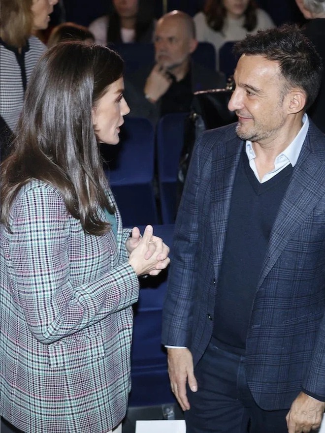 Công thức "hack tuổi" đỉnh cao cho phụ nữ U50 từ Vương hậu Letizia Tây Ban Nha- Ảnh 5.