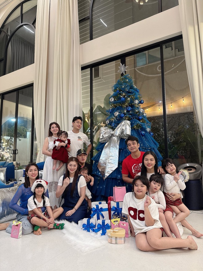 Mỹ nhân "win chặt" đường đua Noel: Tự tay trang trí biệt thự 1000m² đẹp chấn động thị giác- Ảnh 10.