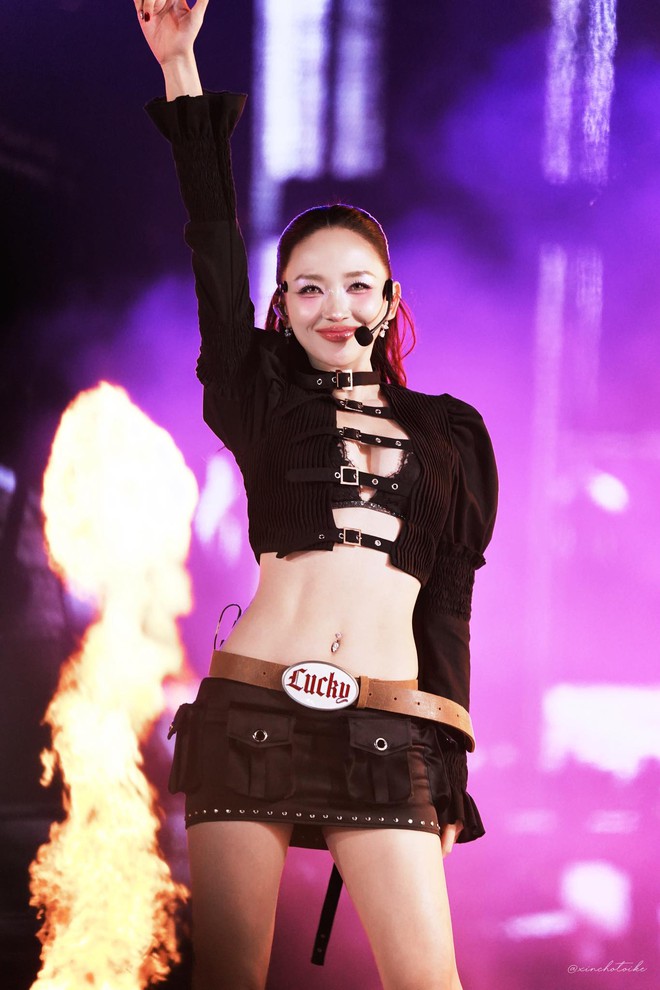 Tóc Tiên chơi Giáng Sinh đỉnh nhất Vbiz, xứng danh nữ hoàng gợi cảm!- Ảnh 13.