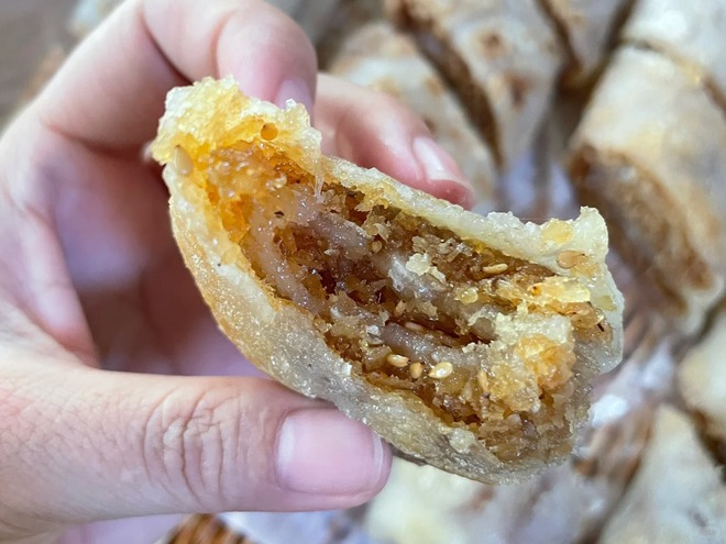 Không phải lòng lợn, cũng chẳng có thịt, bánh "ruột heo" có gì mà người sành ăn bảo là đỉnh cao của sự mộc mạc?- Ảnh 7.