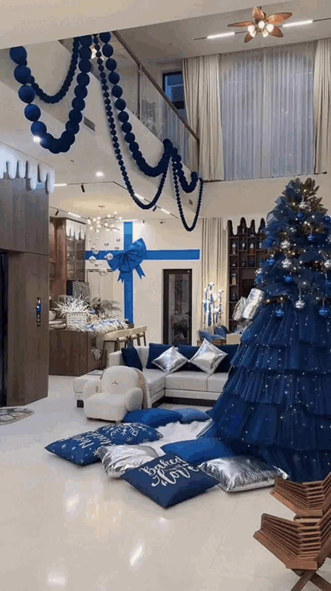 Mỹ nhân "win chặt" đường đua Noel: Tự tay trang trí biệt thự 1000m² đẹp chấn động thị giác- Ảnh 5.