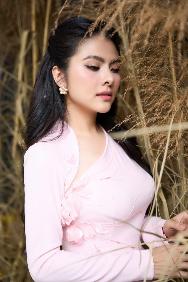 Mỹ nhân "win chặt" đường đua Noel: Tự tay trang trí biệt thự 1000m² đẹp chấn động thị giác- Ảnh 1.