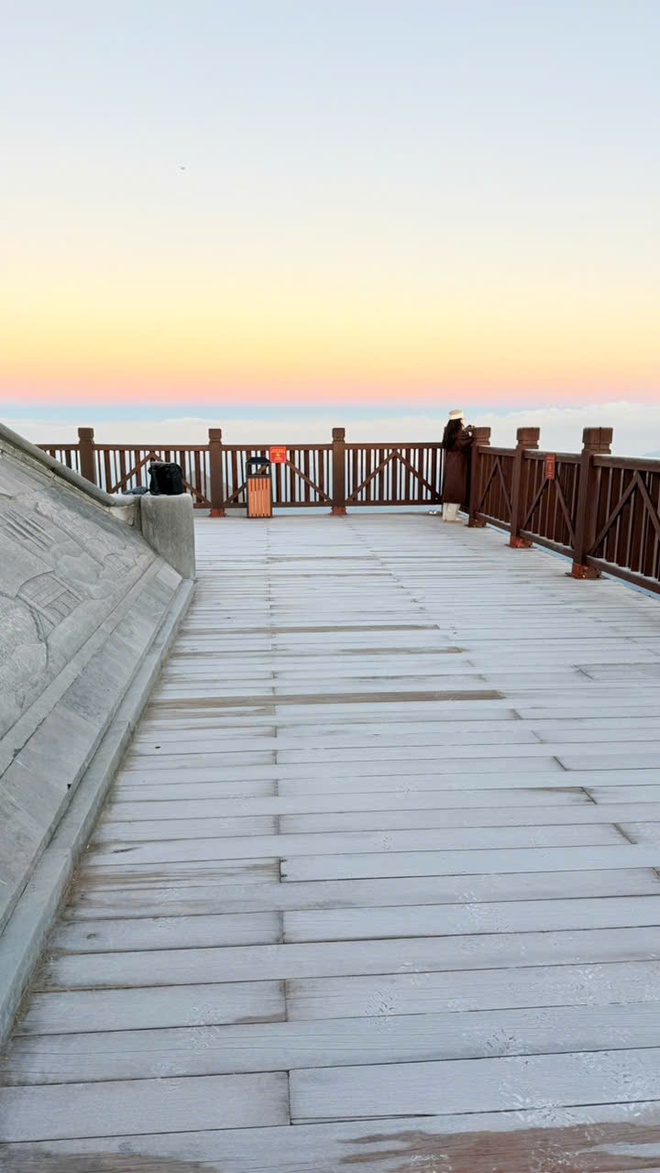 Sáng nay: Fansipan đã phủ trắng băng tuyết, đêm Noel chỉ còn 1 độ C- Ảnh 7.