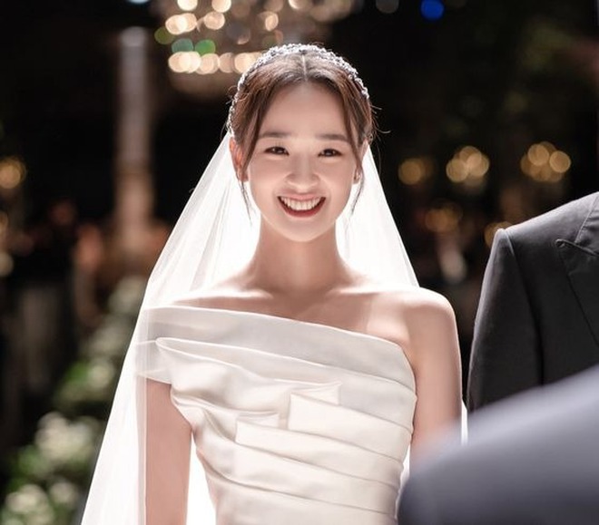 Mỹ nhân giải nghệ ở tuổi 22, cưới đại gia ở tuổi 28: Sống như công chúa trong cơ ngơi 130 tỷ- Ảnh 2.