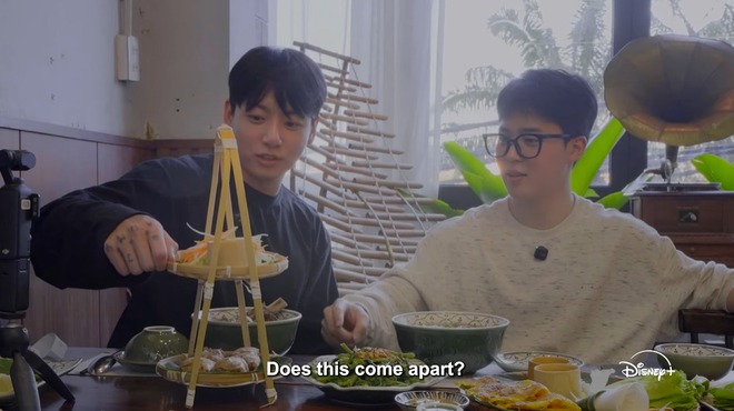 Bên trong phòng nghỉ 40 triệu/đêm của Jungkook, Jimin BTS ở Việt Nam có những gì?- Ảnh 1.