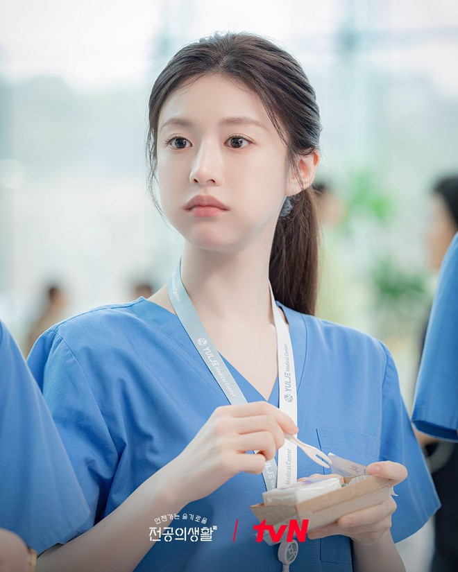 Mỹ nhân mặt kim cương gầy trơ xương trong phim mới- Ảnh 9.