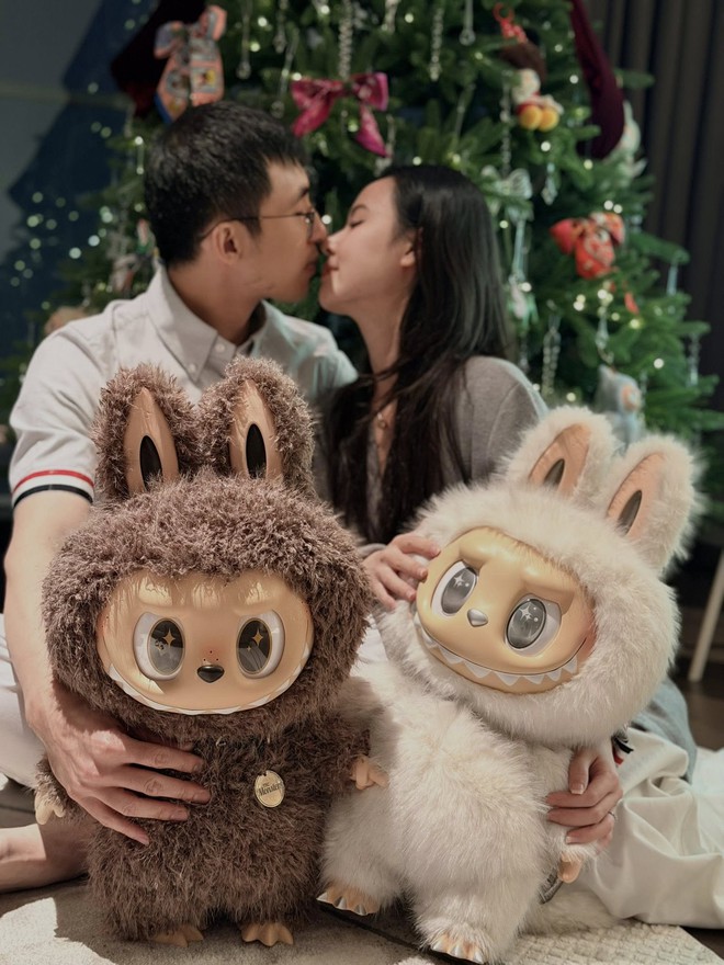 Hội hào môn "bung nóc" mùa Giáng sinh: Midu khoá môi Minh Đạt, xem biệt thự của Phạm Hương - Lan Khuê mà loá mắt- Ảnh 5. Hội hào môn "bung nóc" mùa Giáng sinh: Midu khoá môi Minh Đạt, xem biệt thự của Phạm Hương - Lan Khuê mà loá mắt- Ảnh 5.