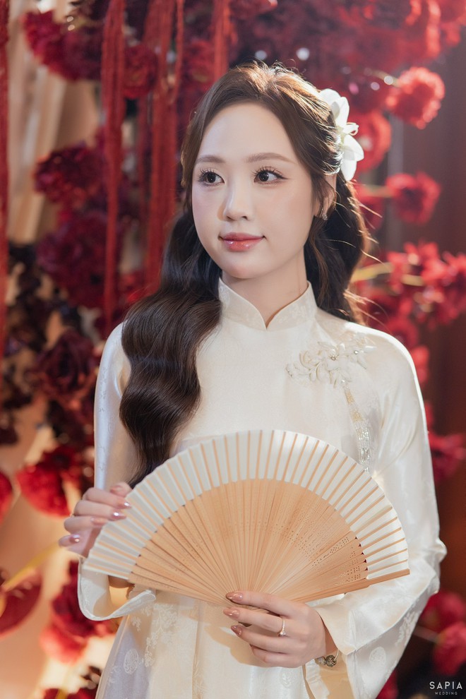 Visual sáng bừng của nữ thạc sĩ cưới thủ môn U23 Việt Nam- Ảnh 2.