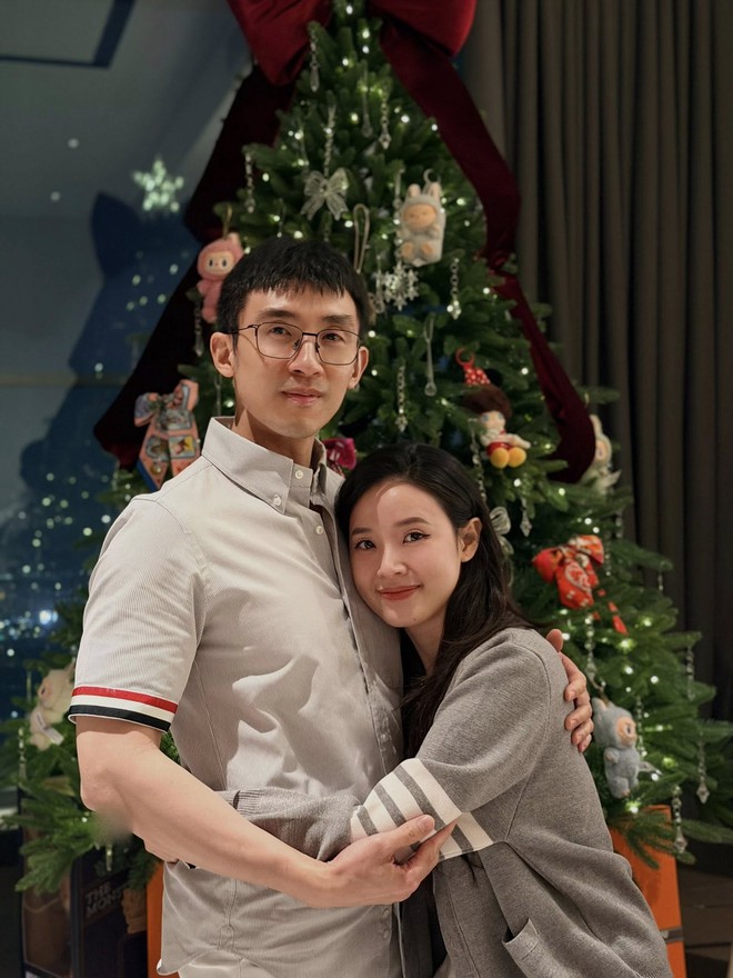 Hội hào môn "bung nóc" mùa Giáng sinh: Midu khoá môi Minh Đạt, xem biệt thự của Phạm Hương - Lan Khuê mà loá mắt- Ảnh 6. Hội hào môn "bung nóc" mùa Giáng sinh: Midu khoá môi Minh Đạt, xem biệt thự của Phạm Hương - Lan Khuê mà loá mắt- Ảnh 6.