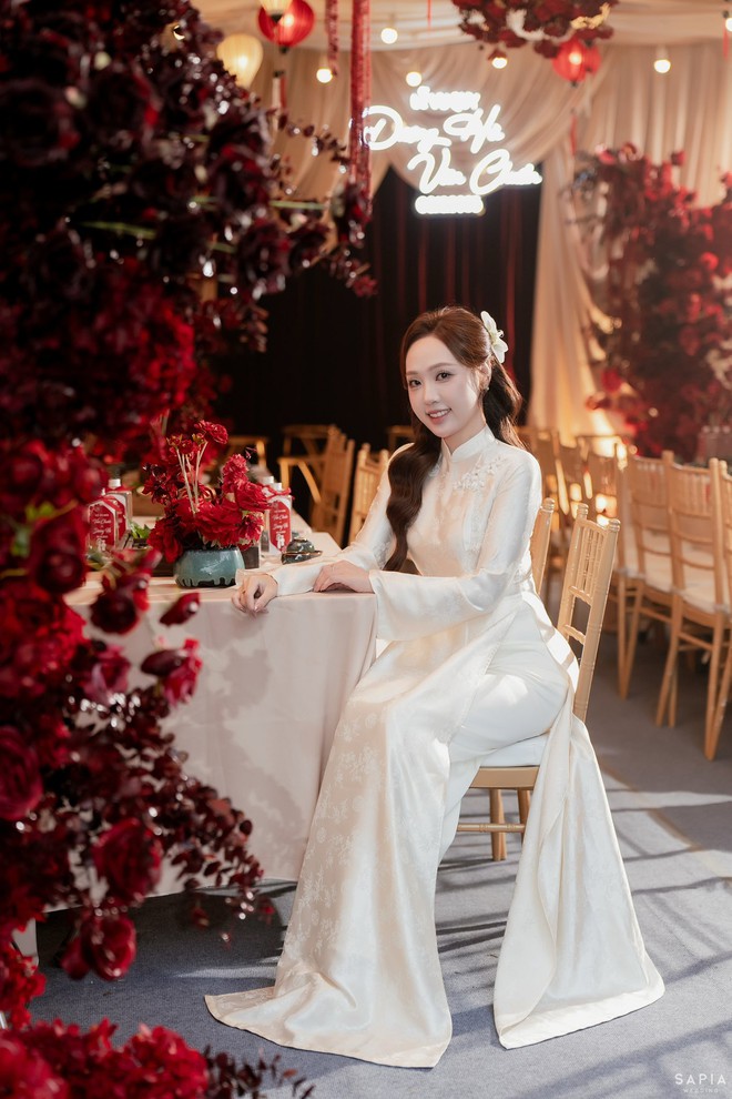 Visual sáng bừng của nữ thạc sĩ cưới thủ môn U23 Việt Nam- Ảnh 4.