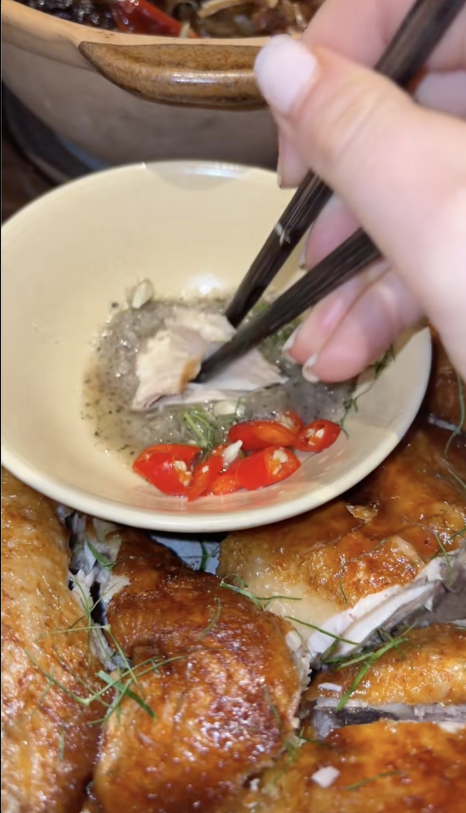 Bữa cơm nhà giá 1,8 triệu khiến 4 vị khách Tây ngỡ ngàng khi du lịch Hà Nội- Ảnh 11.