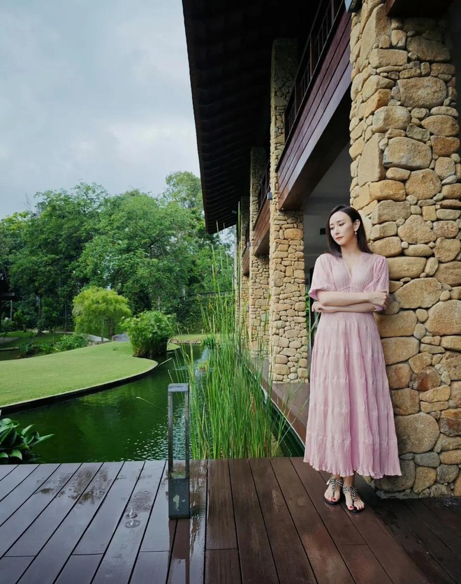 Người đẹp cưới "đại gia mai táng" sướng như tiên: Ở biệt phủ 6.000 m2, sáng hái mít chiều hái sầu riêng- Ảnh 9.