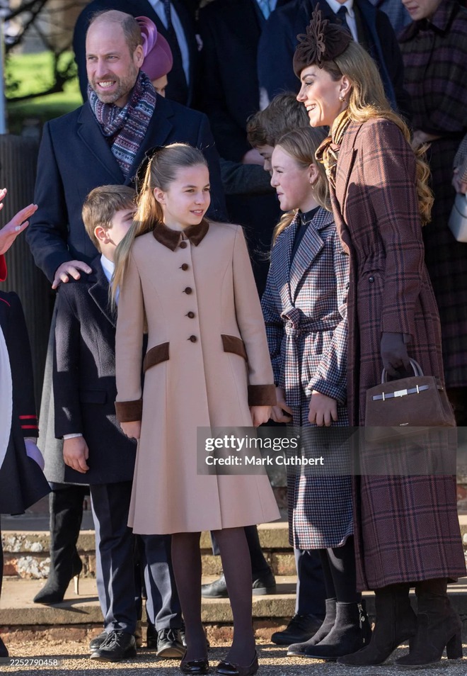 "Công chúa hạt dẻ" nhà Kate: Charlotte 10 tuổi khí chất ngút ngàn, diện đồ "Old Money" chuẩn người thừa kế sáng giá- Ảnh 23.