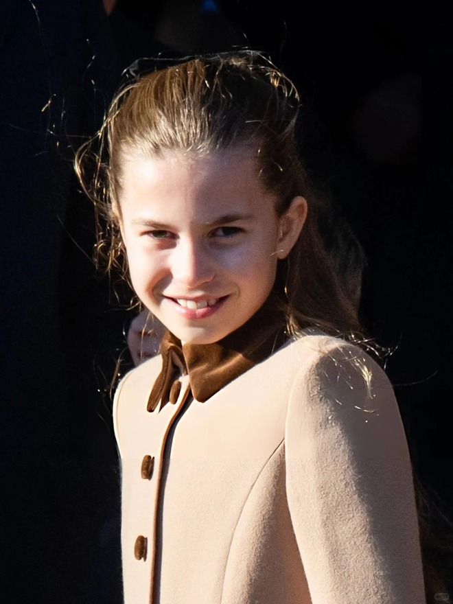 "Công chúa hạt dẻ" nhà Kate: Charlotte 10 tuổi khí chất ngút ngàn, diện đồ "Old Money" chuẩn người thừa kế sáng giá- Ảnh 9.