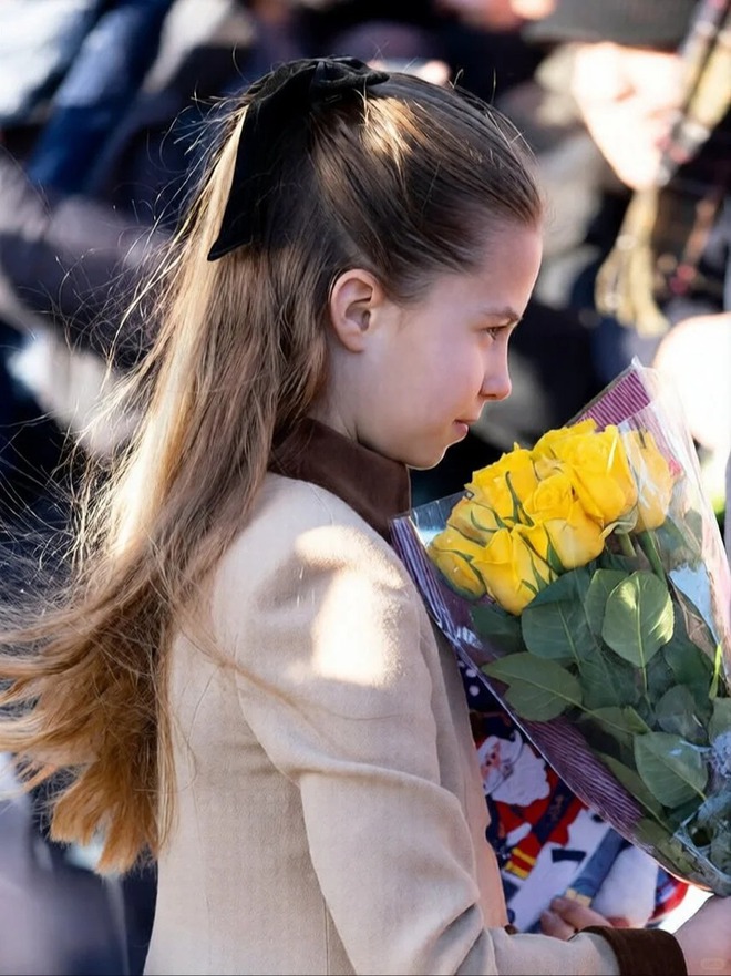 "Công chúa hạt dẻ" nhà Kate: Charlotte 10 tuổi khí chất ngút ngàn, diện đồ "Old Money" chuẩn người thừa kế sáng giá- Ảnh 12.