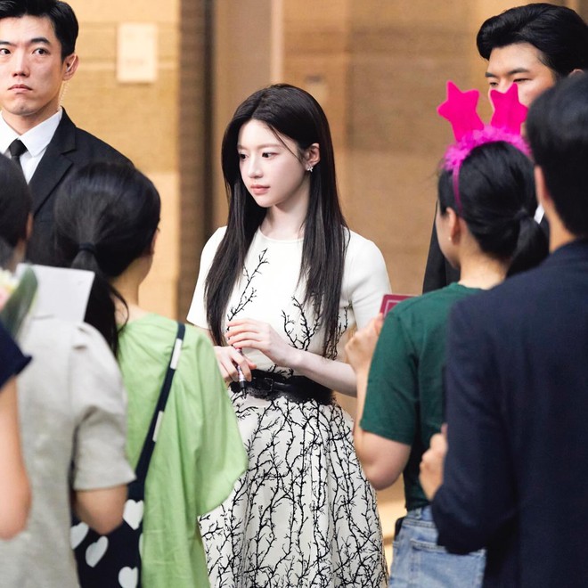 Mỹ nhân mặt kim cương gầy trơ xương trong phim mới- Ảnh 4.