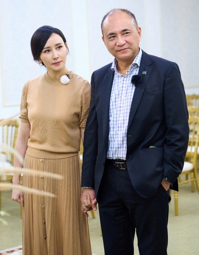 Người đẹp cưới "đại gia mai táng" sướng như tiên: Ở biệt phủ 6.000 m2, sáng hái mít chiều hái sầu riêng- Ảnh 4.