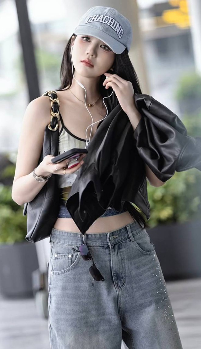 Ngọc Trinh thua Tiểu Vy lẫn chính mình 10 năm trước- Ảnh 1.