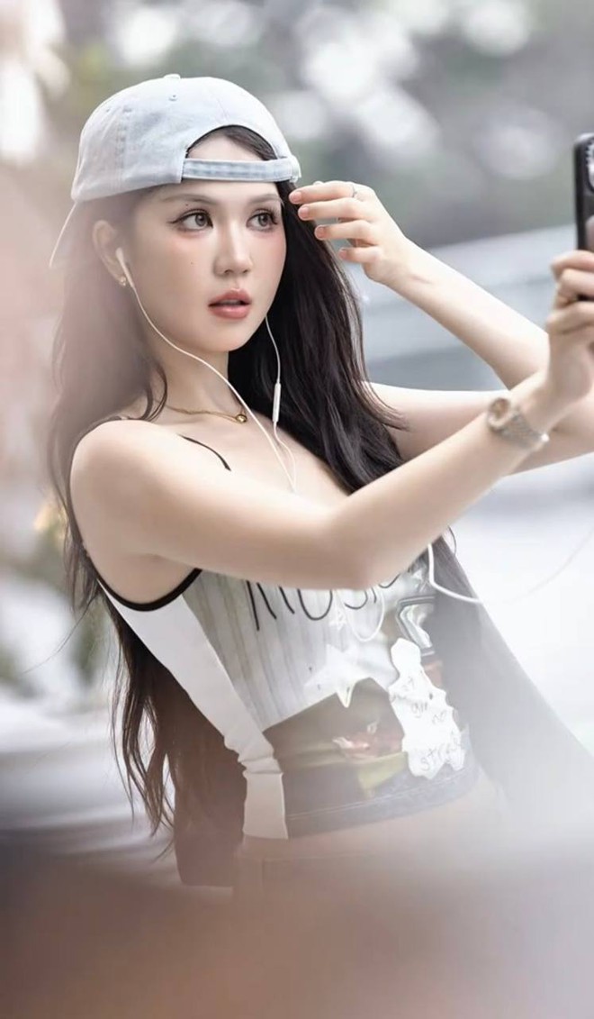 Ngọc Trinh thua Tiểu Vy lẫn chính mình 10 năm trước- Ảnh 3.