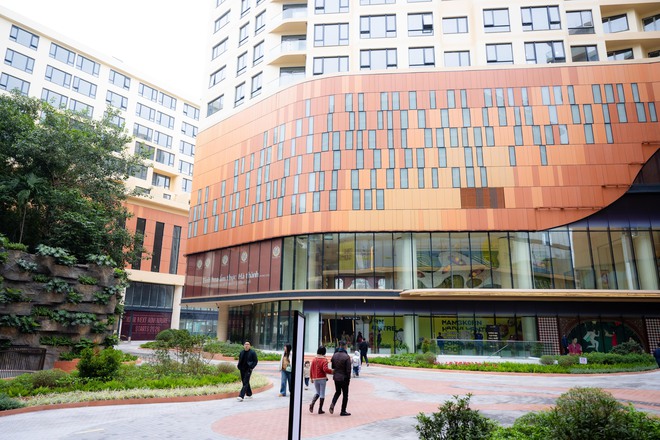 TTTM Hanoi Centre vừa ra mắt Hà Nội: Không gian sang như khách sạn 5 sao, kỳ công bảo tồn cây đa giữa khuôn viên- Ảnh 3.