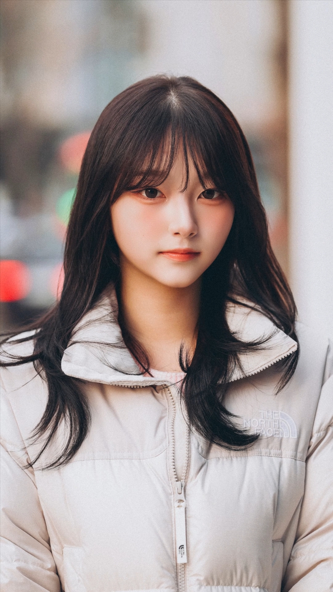 Chị em sao nhí Bố Ơi Mình Đi Đâu Thế "trổ mã" mỹ nhân: Người xinh như Haerin (NewJeans), người như bản sao Suri Cruise- Ảnh 4.