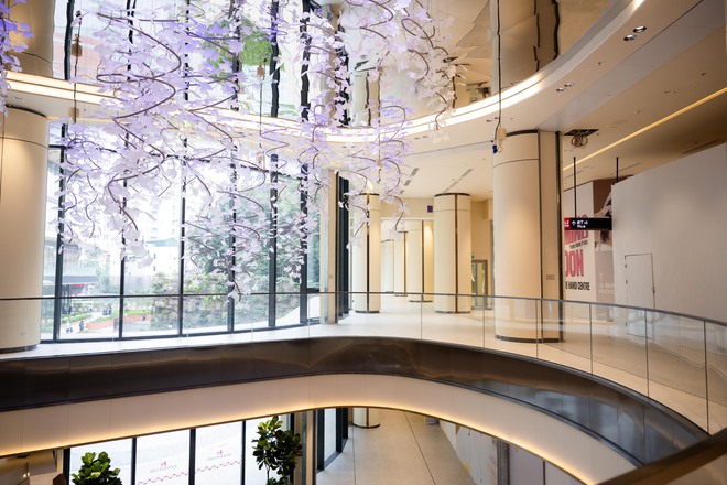 TTTM Hanoi Centre vừa ra mắt Hà Nội: Không gian sang như khách sạn 5 sao, kỳ công bảo tồn cây đa giữa khuôn viên- Ảnh 24.
