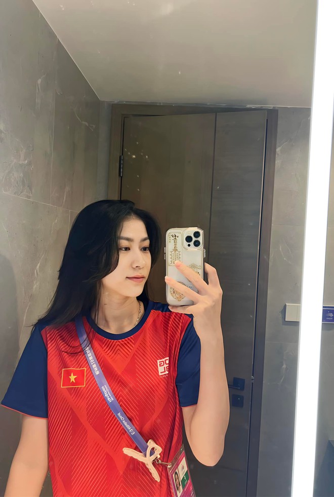 Hoa khôi bóng chuyền mang hàm Đại uý gây sốt với ảnh tổng kết 2025: Visual xinh đẹp, thành tích cực "khủng"!- Ảnh 4.