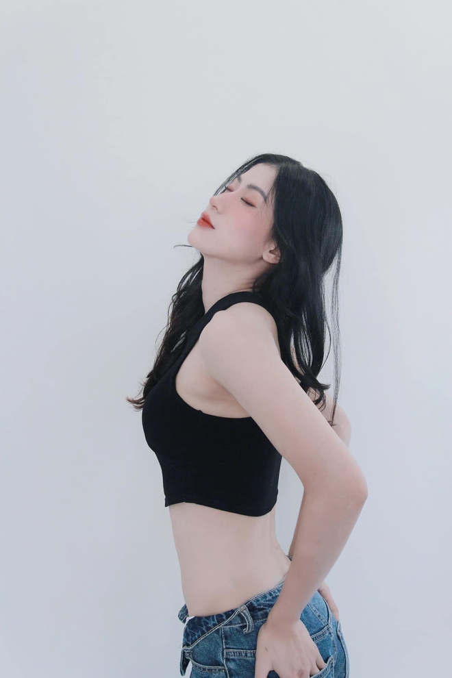 Hoa khôi bóng chuyền mang hàm Đại uý gây sốt với ảnh tổng kết 2025: Visual xinh đẹp, thành tích cực "khủng"!- Ảnh 9.