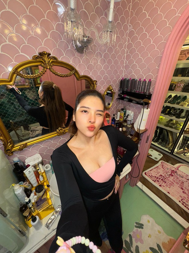 Cuộc sống của "mẹ đơn thân nóng bỏng nhất Vbiz"- Ảnh 22.