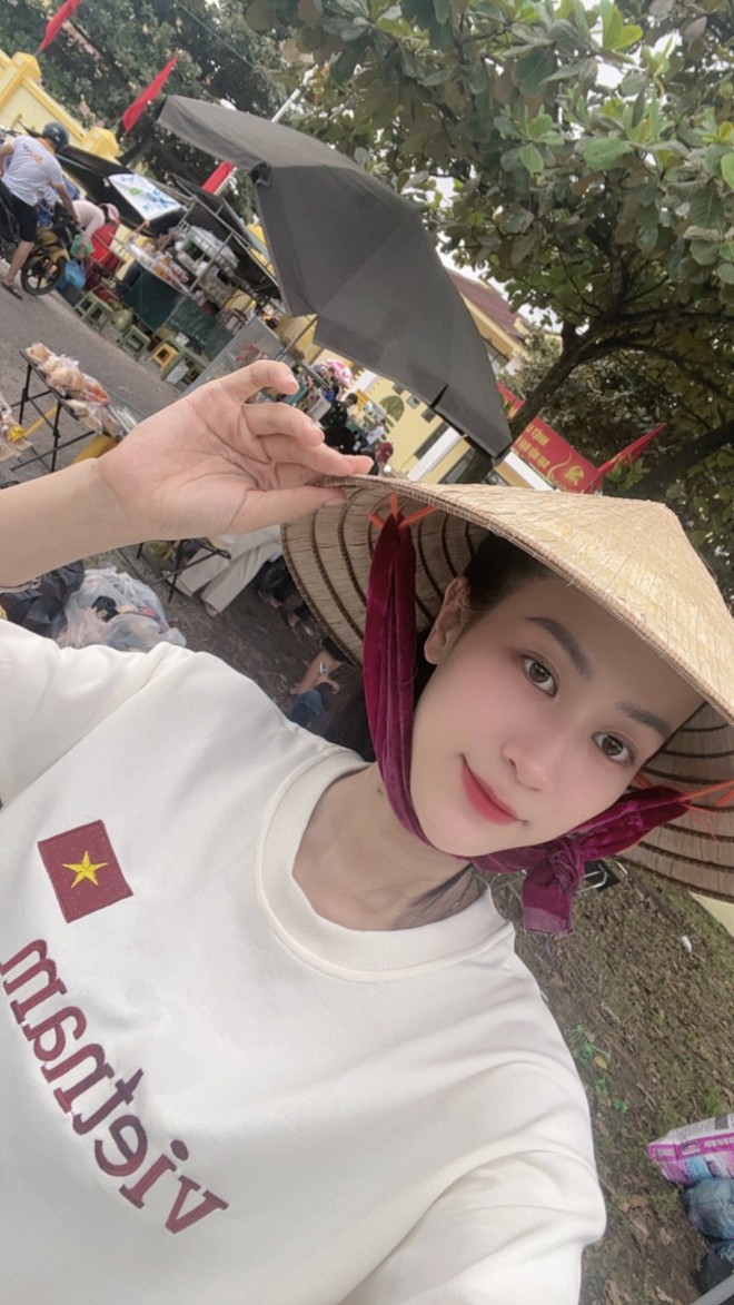 Hoa khôi bóng chuyền mang hàm Đại uý gây sốt với ảnh tổng kết 2025: Visual xinh đẹp, thành tích cực "khủng"!- Ảnh 12.