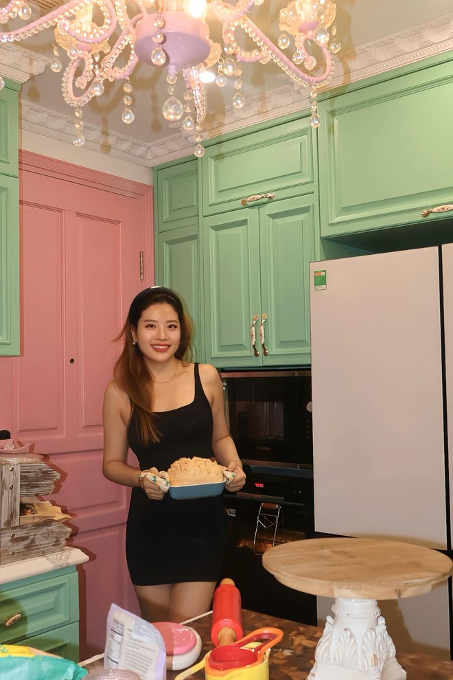 Cuộc sống của "mẹ đơn thân nóng bỏng nhất Vbiz"- Ảnh 12.