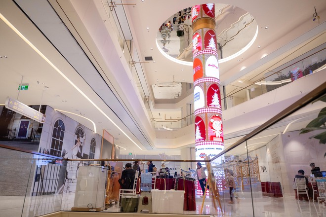 TTTM Hanoi Centre vừa ra mắt Hà Nội: Không gian sang như khách sạn 5 sao, kỳ công bảo tồn cây đa giữa khuôn viên- Ảnh 8.