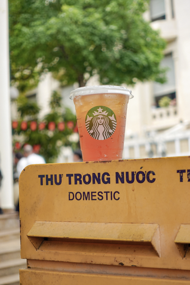 Tin tôi đi, cà phê Starbucks là rẻ nhất đấy!- Ảnh 1.