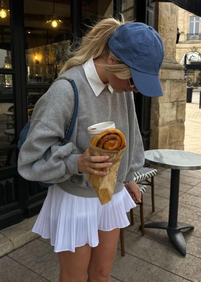 5 chiêu diện chân váy ngắn giúp nàng bước vào con đường mặc đẹp, sành điệu tuyệt đối- Ảnh 7. 5 chiêu diện chân váy ngắn giúp nàng bước vào con đường mặc đẹp, sành điệu tuyệt đối- Ảnh 7.