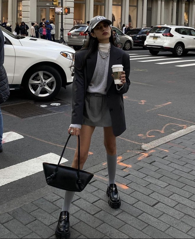 5 chiêu diện chân váy ngắn giúp nàng bước vào con đường mặc đẹp, sành điệu tuyệt đối- Ảnh 14. 5 chiêu diện chân váy ngắn giúp nàng bước vào con đường mặc đẹp, sành điệu tuyệt đối- Ảnh 14.