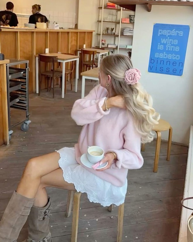 5 chiêu diện chân váy ngắn giúp nàng bước vào con đường mặc đẹp, sành điệu tuyệt đối- Ảnh 15. 5 chiêu diện chân váy ngắn giúp nàng bước vào con đường mặc đẹp, sành điệu tuyệt đối- Ảnh 15.