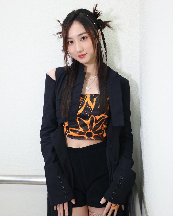 Cặp mỹ nhân 2K6 - ca sĩ 93 lộ clip thân mật, sao trước đó còn chối đây đẩy chuyện yêu đương- Ảnh 2.