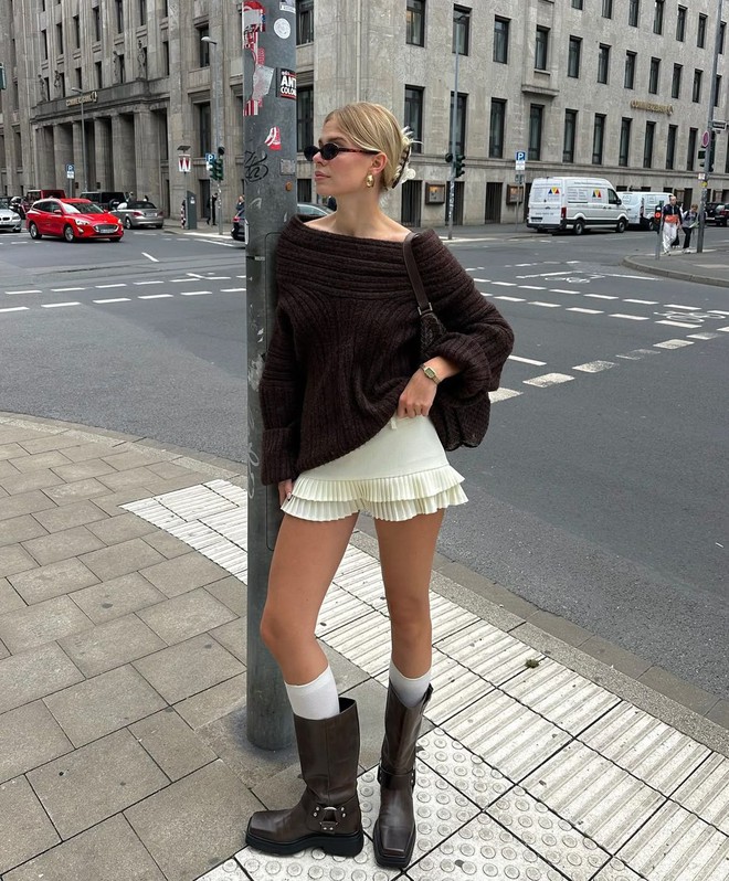 5 chiêu diện chân váy ngắn giúp nàng bước vào con đường mặc đẹp, sành điệu tuyệt đối- Ảnh 18. 5 chiêu diện chân váy ngắn giúp nàng bước vào con đường mặc đẹp, sành điệu tuyệt đối- Ảnh 18.