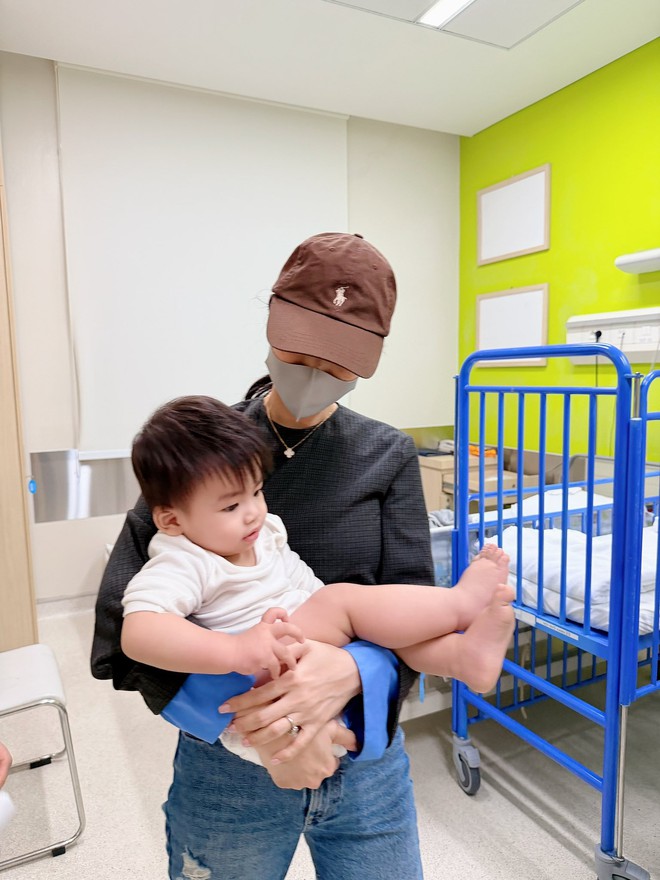 Sao Vbiz bất an vì con 2 ngày 2 đêm không ngủ, liên tục nôn ói- Ảnh 4.
