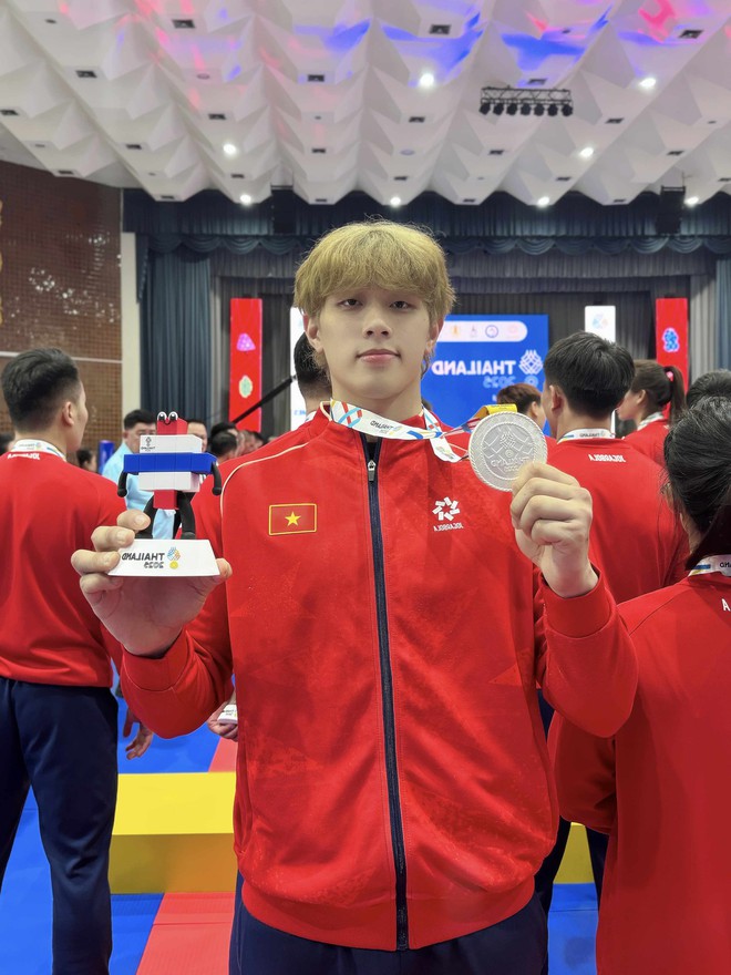 "Nổ mắt" trước visual đời thường chuẩn nam thần của võ sĩ Việt Nam vừa gây sốt ở SEA Games- Ảnh 7.