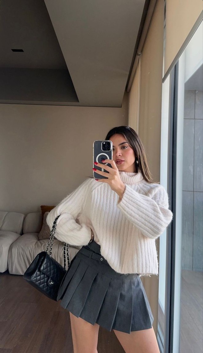 5 chiêu diện chân váy ngắn giúp nàng bước vào con đường mặc đẹp, sành điệu tuyệt đối- Ảnh 4. 5 chiêu diện chân váy ngắn giúp nàng bước vào con đường mặc đẹp, sành điệu tuyệt đối- Ảnh 4.