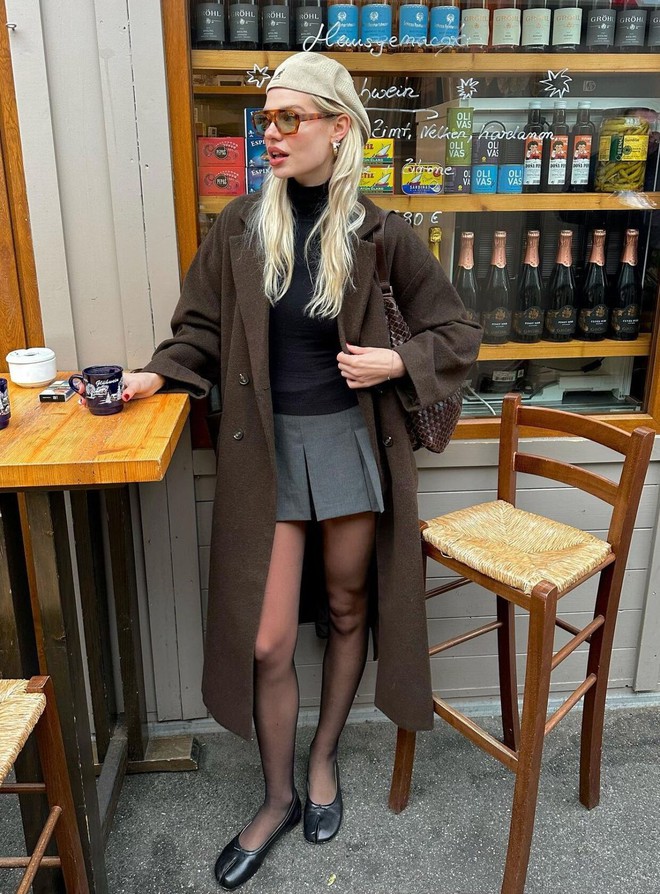 5 chiêu diện chân váy ngắn giúp nàng bước vào con đường mặc đẹp, sành điệu tuyệt đối- Ảnh 24. 5 chiêu diện chân váy ngắn giúp nàng bước vào con đường mặc đẹp, sành điệu tuyệt đối- Ảnh 24.