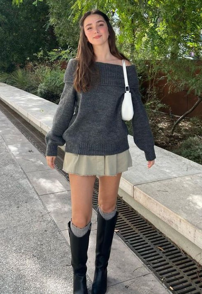 5 chiêu diện chân váy ngắn giúp nàng bước vào con đường mặc đẹp, sành điệu tuyệt đối- Ảnh 17. 5 chiêu diện chân váy ngắn giúp nàng bước vào con đường mặc đẹp, sành điệu tuyệt đối- Ảnh 17.