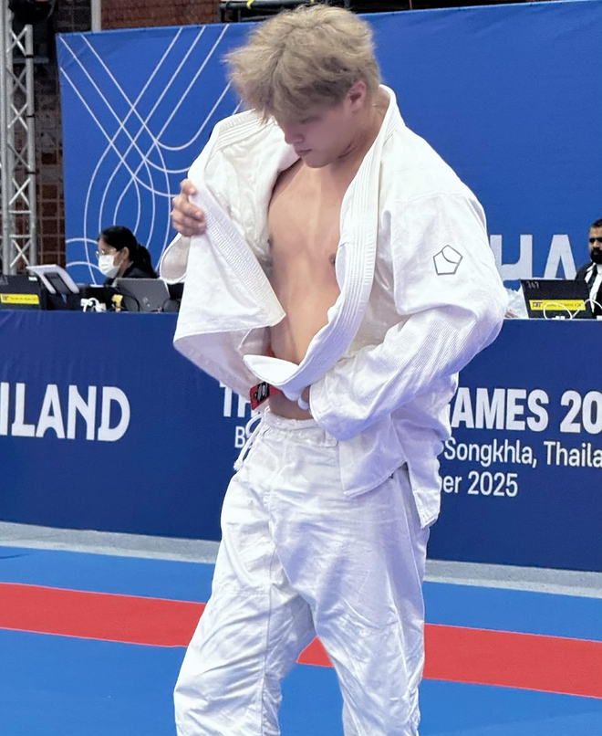 "Nổ mắt" trước visual đời thường chuẩn nam thần của võ sĩ Việt Nam vừa gây sốt ở SEA Games- Ảnh 10.