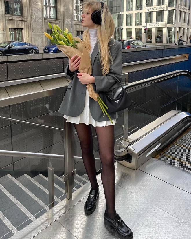 5 chiêu diện chân váy ngắn giúp nàng bước vào con đường mặc đẹp, sành điệu tuyệt đối- Ảnh 13. 5 chiêu diện chân váy ngắn giúp nàng bước vào con đường mặc đẹp, sành điệu tuyệt đối- Ảnh 13.