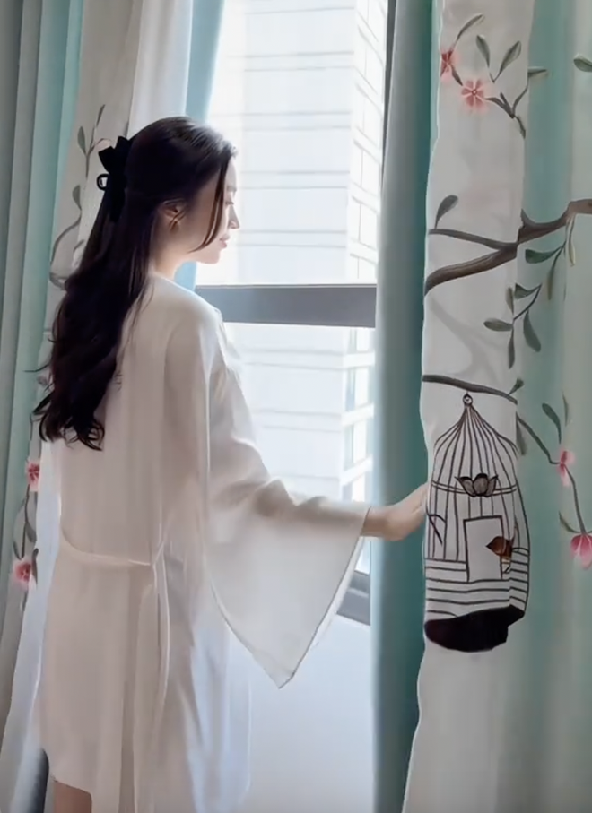 Đỗ Mỹ Linh trổ tài cắm hoa, khoe cuộc sống "dâu hào môn", vóc dáng gây chú ý giữa tin đồn mang bầu lần 2- Ảnh 5.