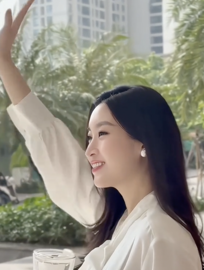 Đỗ Mỹ Linh trổ tài cắm hoa, khoe cuộc sống "dâu hào môn", vóc dáng gây chú ý giữa tin đồn mang bầu lần 2- Ảnh 6.