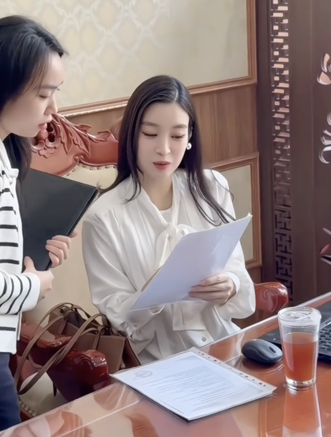 Đỗ Mỹ Linh trổ tài cắm hoa, khoe cuộc sống "dâu hào môn", vóc dáng gây chú ý giữa tin đồn mang bầu lần 2- Ảnh 7.