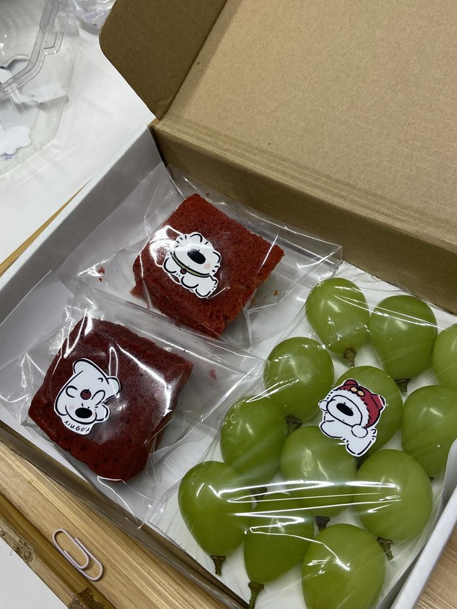 Cảnh tượng lạ trong siêu thị sát Tết dương: Tất cả là tại trend "ăn 12 quả nho"!- Ảnh 6.