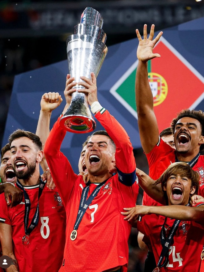 2025 "đỉnh nóc" của Ronaldo: Tuổi tác chỉ là con số, choáng nhất là màn "chốt cưới" bằng nhẫn kim cương triệu đô- Ảnh 3.